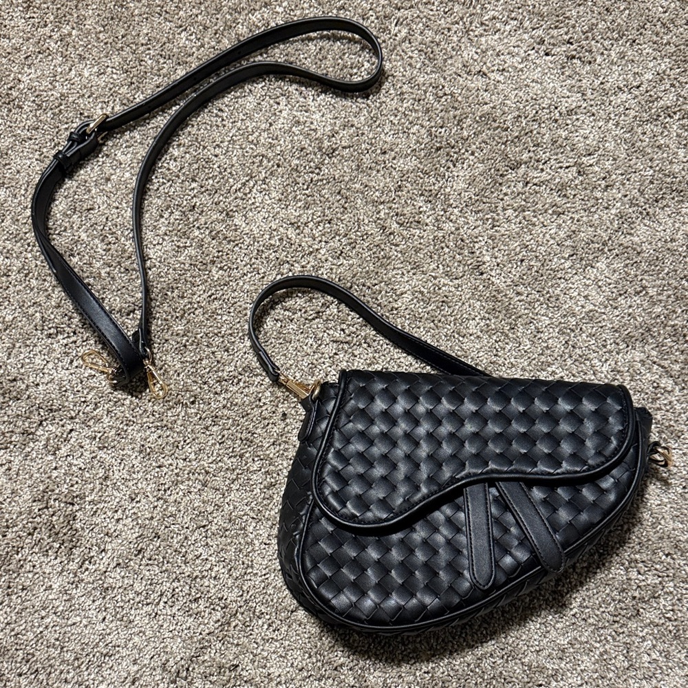 Woven faux shoulder bag